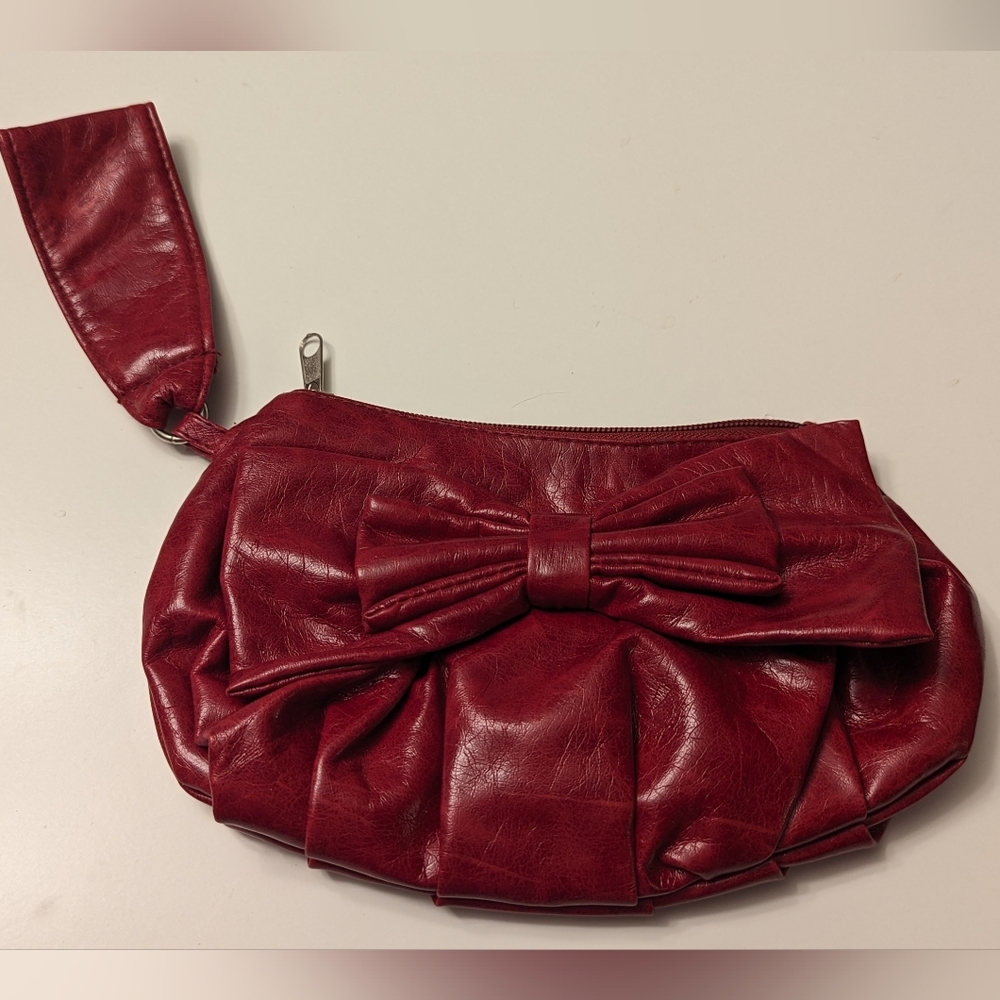 Red bow wristlet